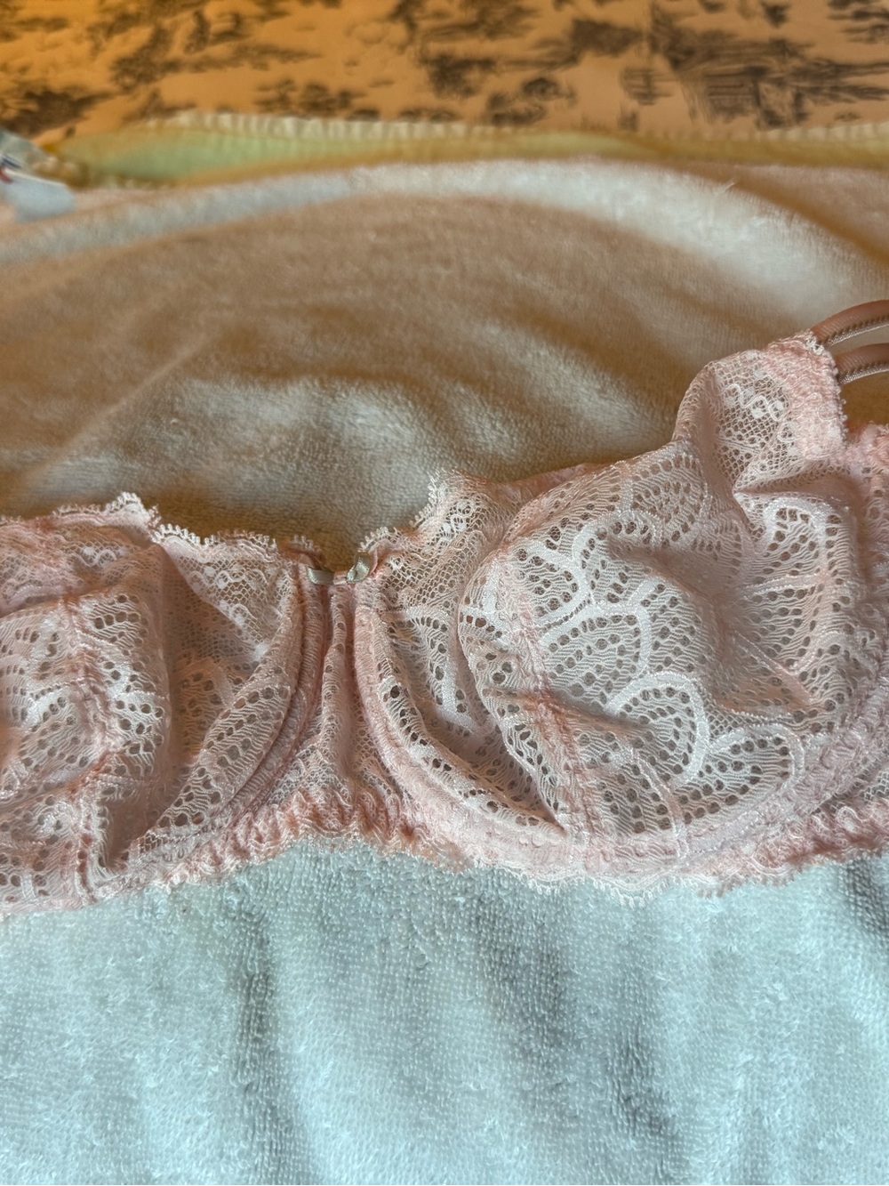 Chantelle Peach Lace Underwire Bra